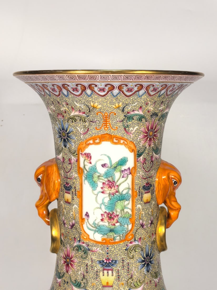 A Exquisite Enamel Figures Pattern Elephant-Ears Vase - 4