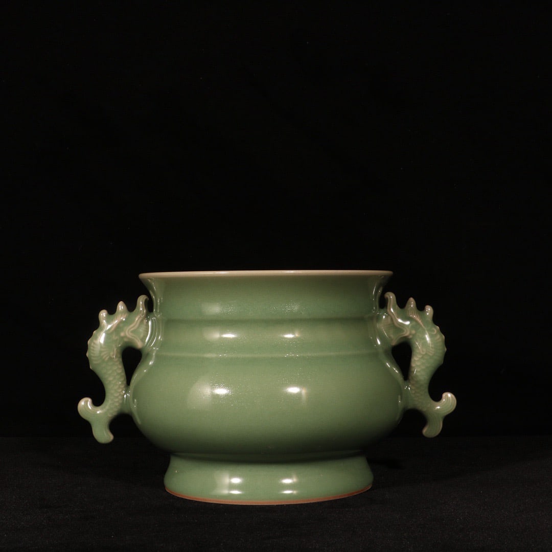A Exquisite Longquan yao Celadon Glazed Fish-Ears Censer: A Exquisite Longquan yao Celadon Glazed Fish-Ears Censer,Song Dynasty, China,Size:4.3inx8.3in 龙泉窑青釉鱼耳炉,中国宋代