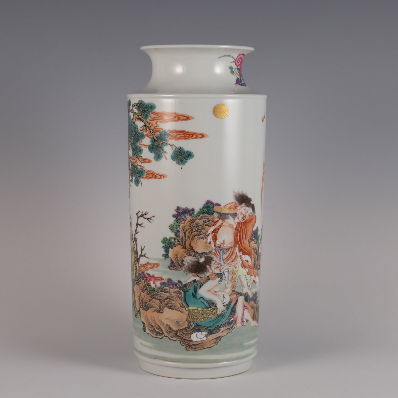 A Exquisite Famille-Rose Figures Pattern Vase - 2
