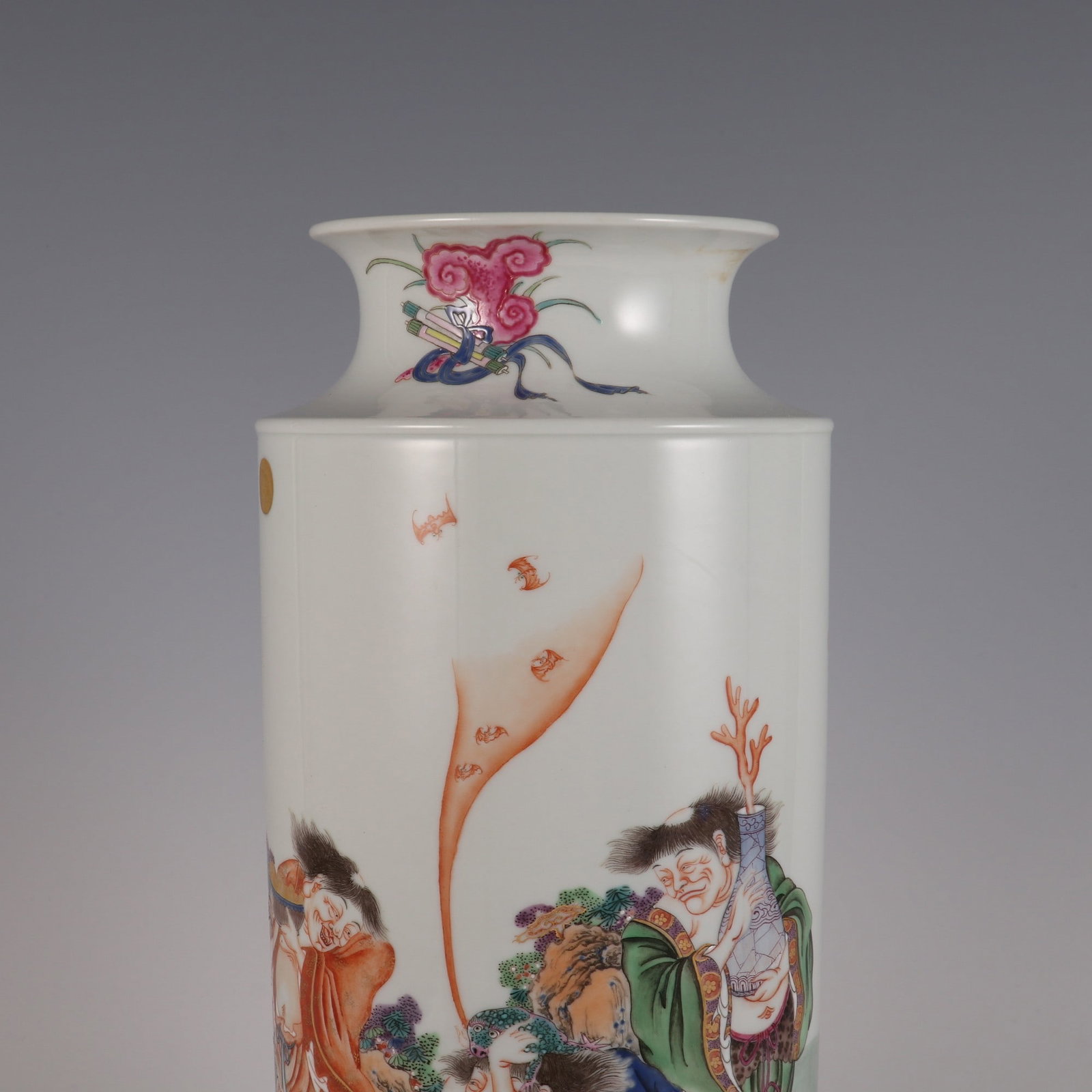 A Exquisite Famille-Rose Figures Pattern Vase - 4