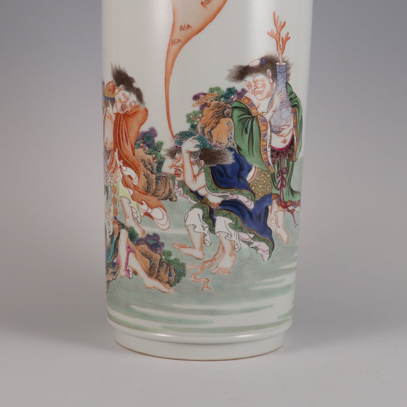 A Exquisite Famille-Rose Figures Pattern Vase - 5