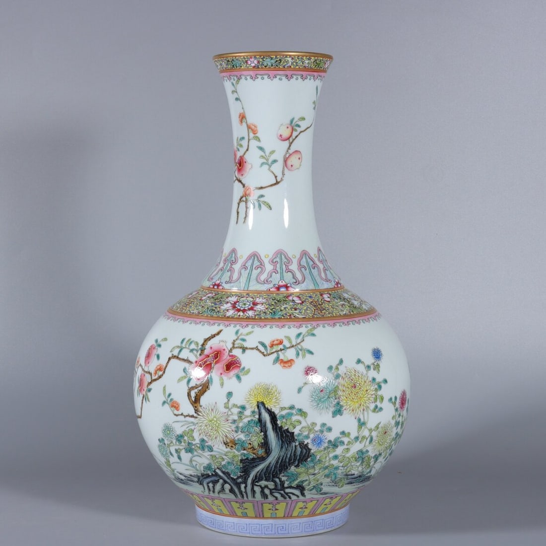 A Exquisite Famille-Rose White Ground Flower Pattern Vase: A Exquisite Famille-Rose White Ground Flower Pattern Vase,Qing Dynasty, China,Qianlong Six-character Mark,Size:15.4inx3.9inx5in