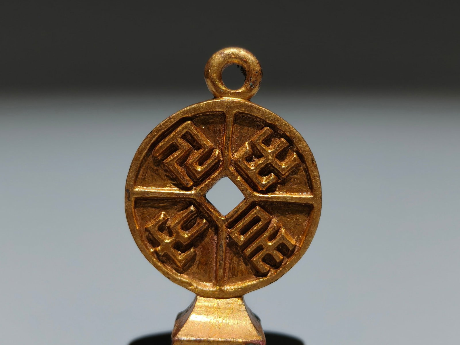 A Exquisite Gilt Bronze Seal - 2
