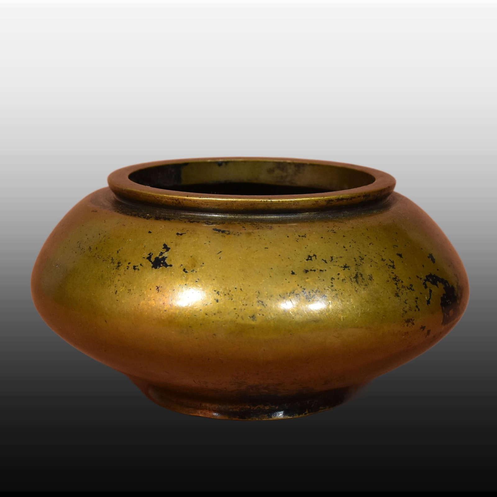 A Exquisite Gilt Bronze Vat - 2
