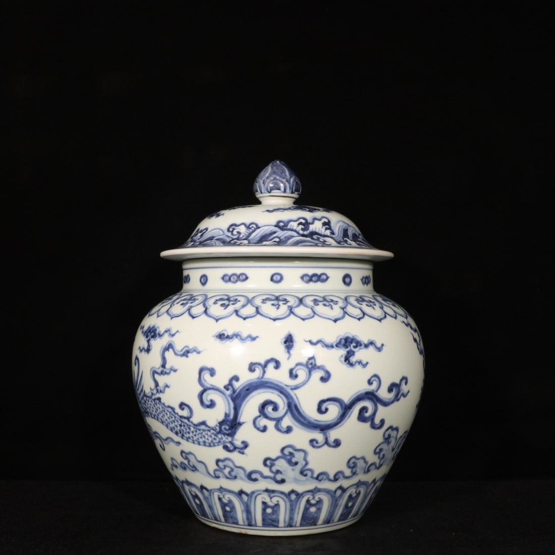 A Exquisite Blue and White Dragon Pattern Jar - 4