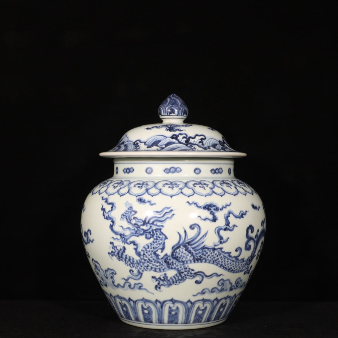 A Exquisite Blue and White Dragon Pattern Jar - 5