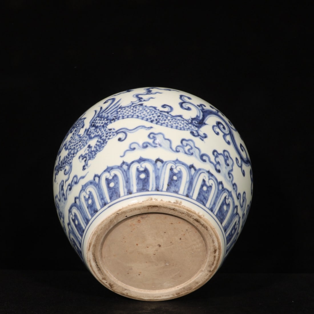A Exquisite Blue and White Dragon Pattern Jar - 7