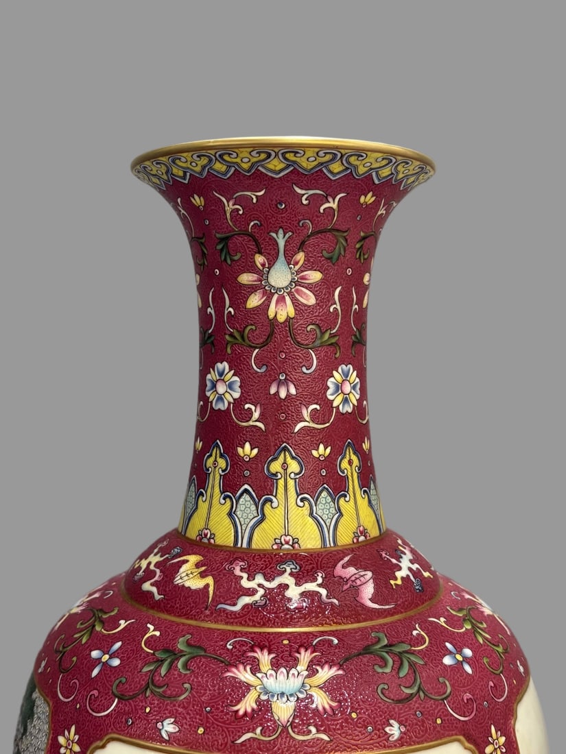 A Exquisite Ruby Red-Ground Figures Pattern Vase - 2