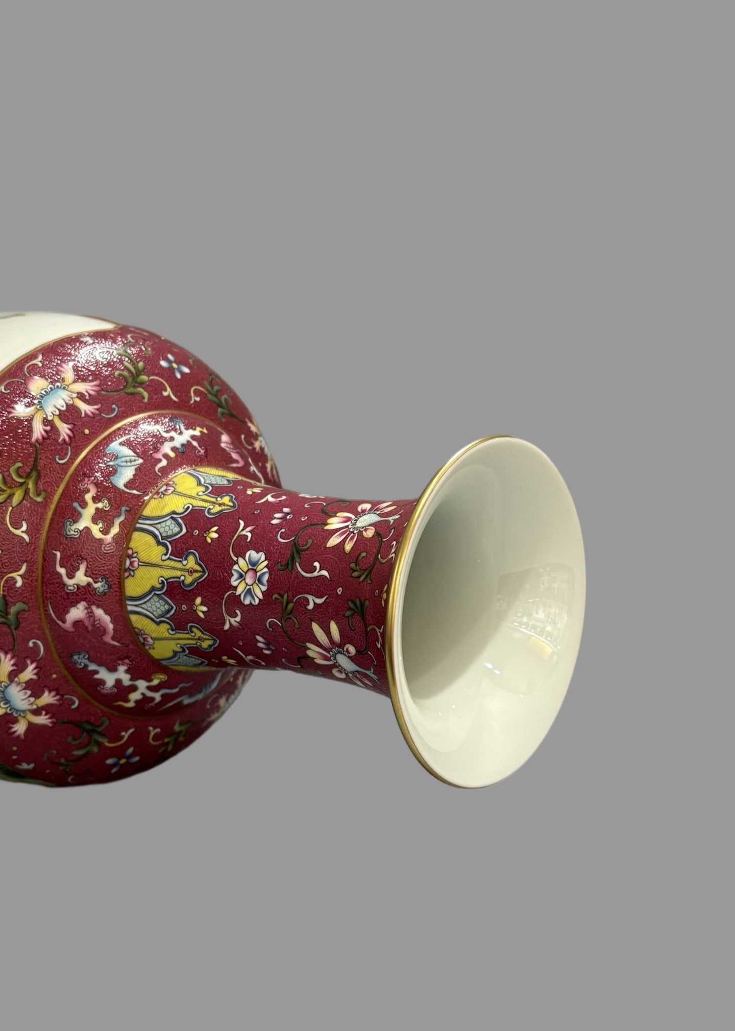 A Exquisite Ruby Red-Ground Figures Pattern Vase - 5
