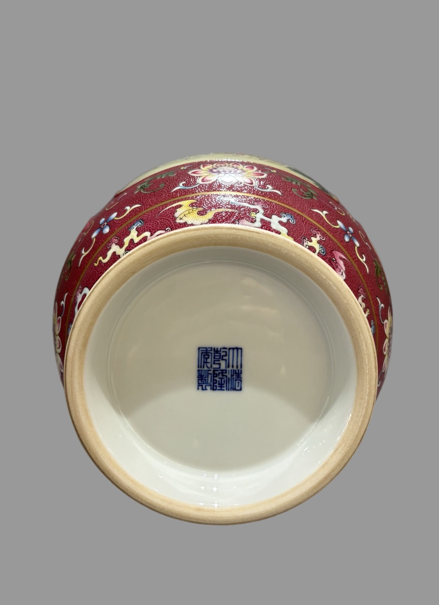 A Exquisite Ruby Red-Ground Figures Pattern Vase - 7