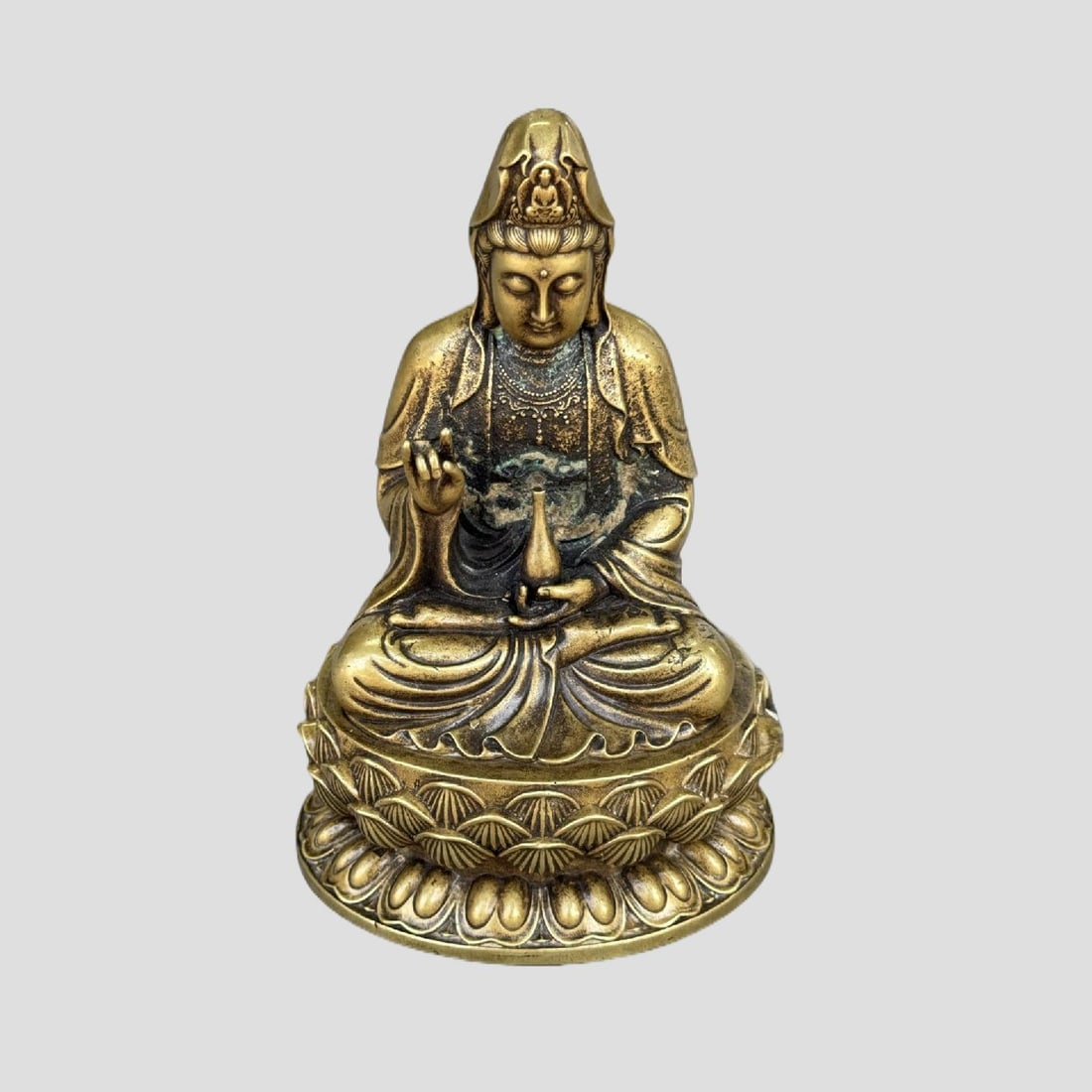 A Exquisite Gilt Bronze Statue of Avalokitesvara Ornament: A Exquisite Gilt Bronze Statue of Avalokitesvara Ornament,Ming Dynasty, China,Size:3.9inx3.3in,Weight:1500g 铜鎏金观音摆件,中国明代
