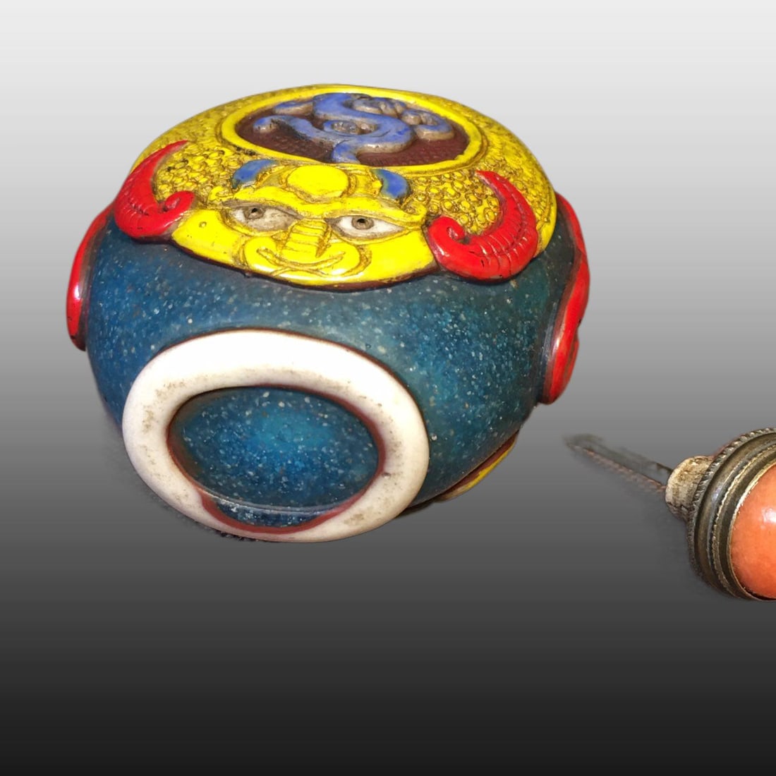 A Exquisite Colored glaze Beast-Face Pattern Snuff Bottle - 9