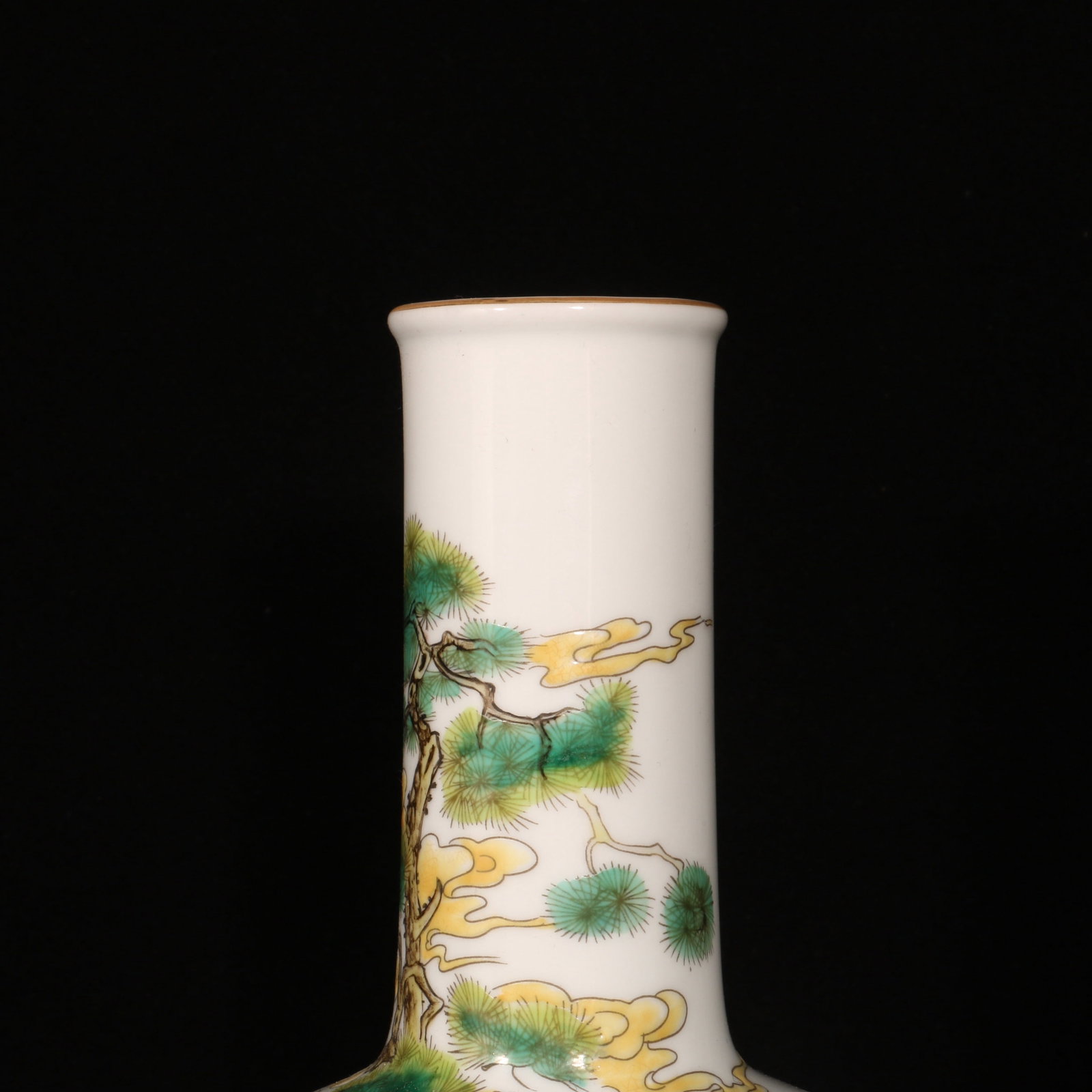A Exquisite Enamel Pine and Crane Pattern Vase - 2