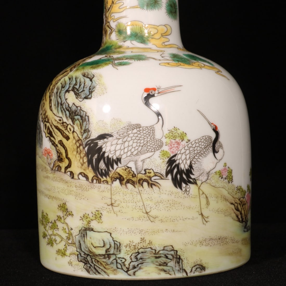 A Exquisite Enamel Pine and Crane Pattern Vase - 3