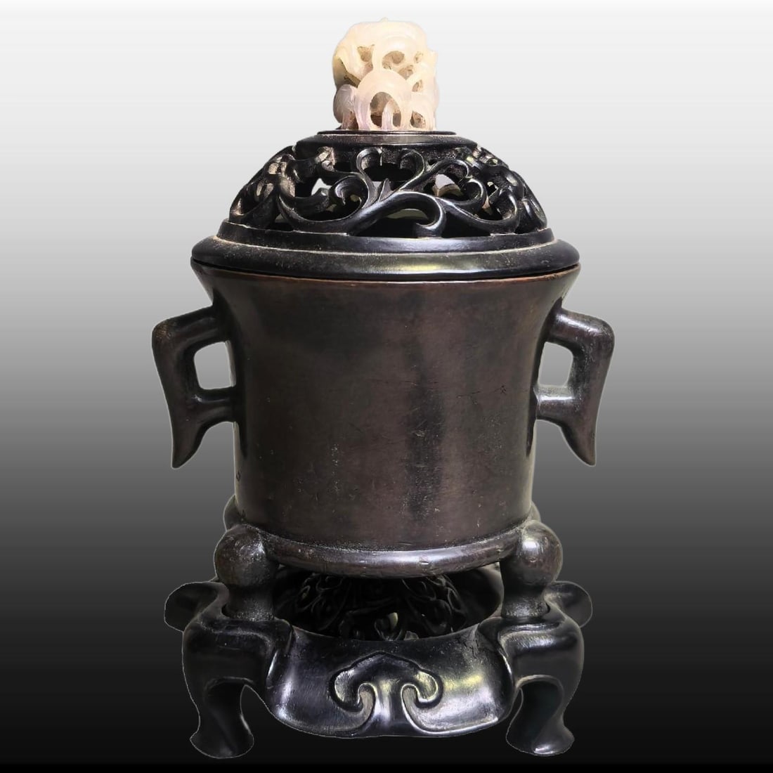 A Exquisite Coppery Double-Ears Censer: A Exquisite Coppery Double-Ears Censer,Qing Dynasty, China,With Mark,Size:5.5inx4.3inx7.9in 铜制双耳炉,中国清代,带款