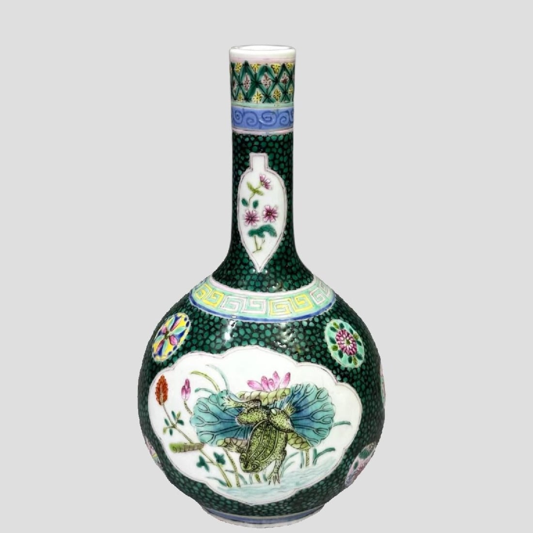 A Exquisite Famille-Rose Flower Pattern Vase: A Exquisite Famille-Rose Flower Pattern Vase,Qing Dynasty, China,Size:8.9in 粉彩花卉纹瓶,中国清代