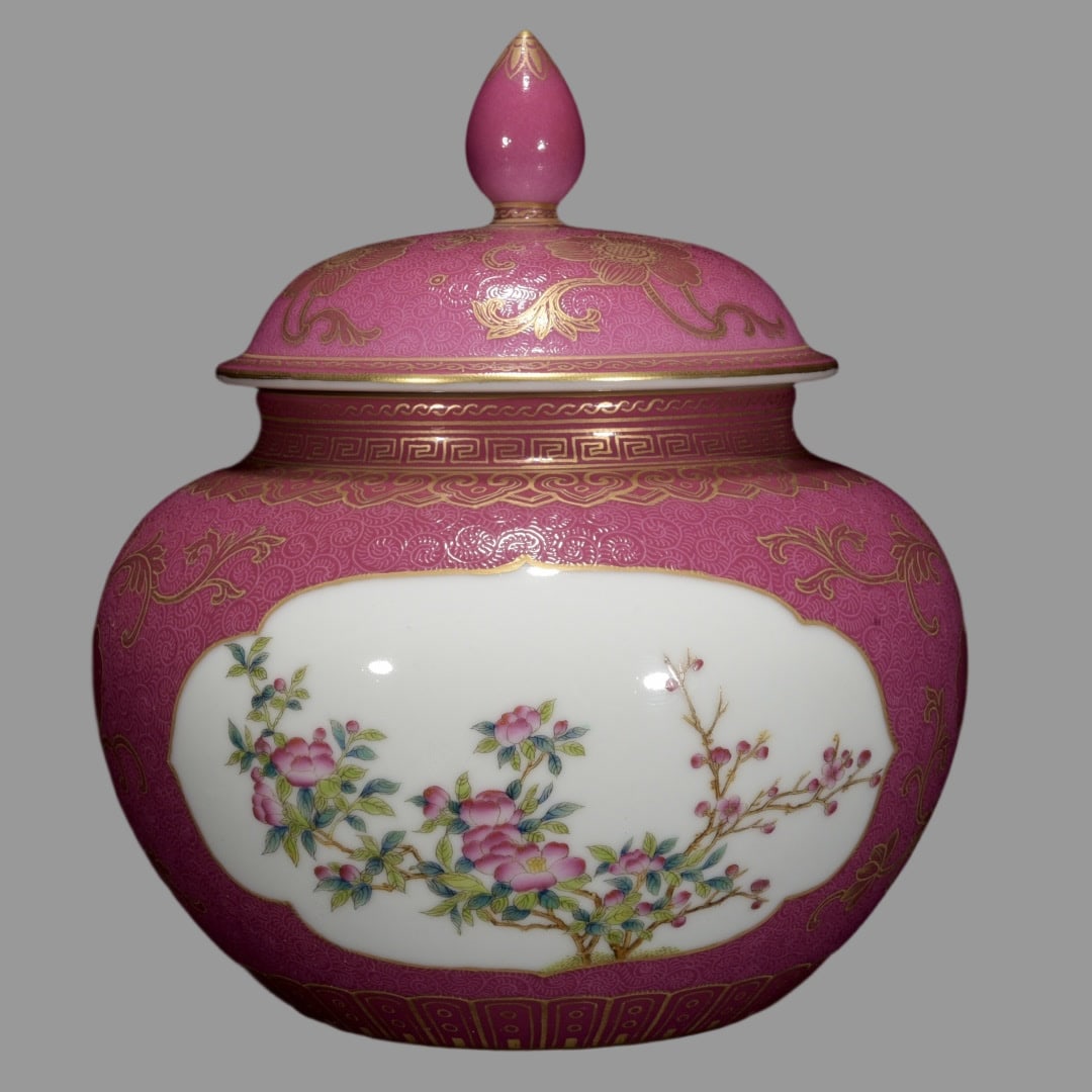 A Exquisite Ruby Red-Glazed Gilt Flower and Bird Pattern Jar: A Exquisite Ruby Red-Glazed Gilt Flower and Bird Pattern Jar,Qing Dynasty, China,Qianlong Four-character Mark,Size:7.1inx6.3in