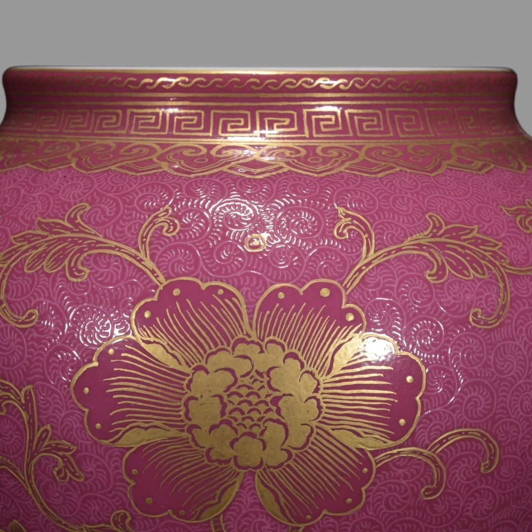 A Exquisite Ruby Red-Glazed Gilt Flower and Bird Pattern Jar - 2