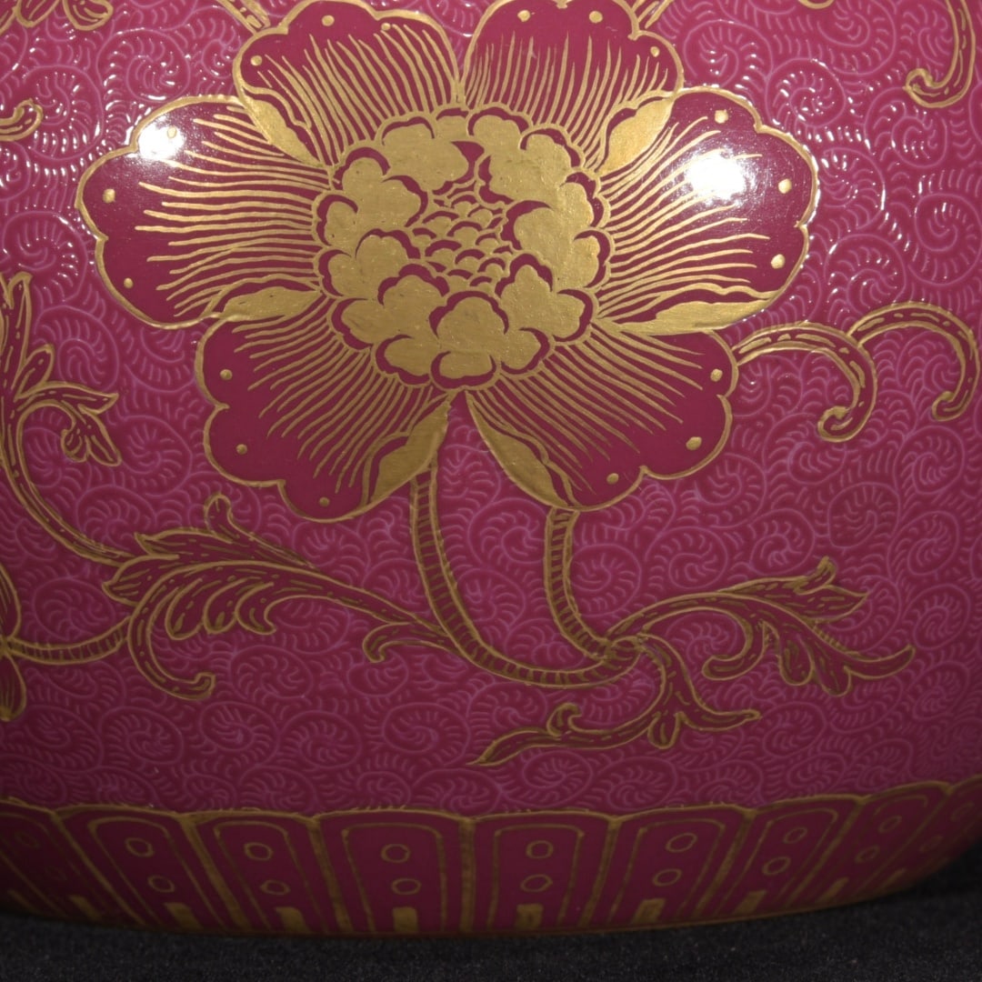 A Exquisite Ruby Red-Glazed Gilt Flower and Bird Pattern Jar - 4