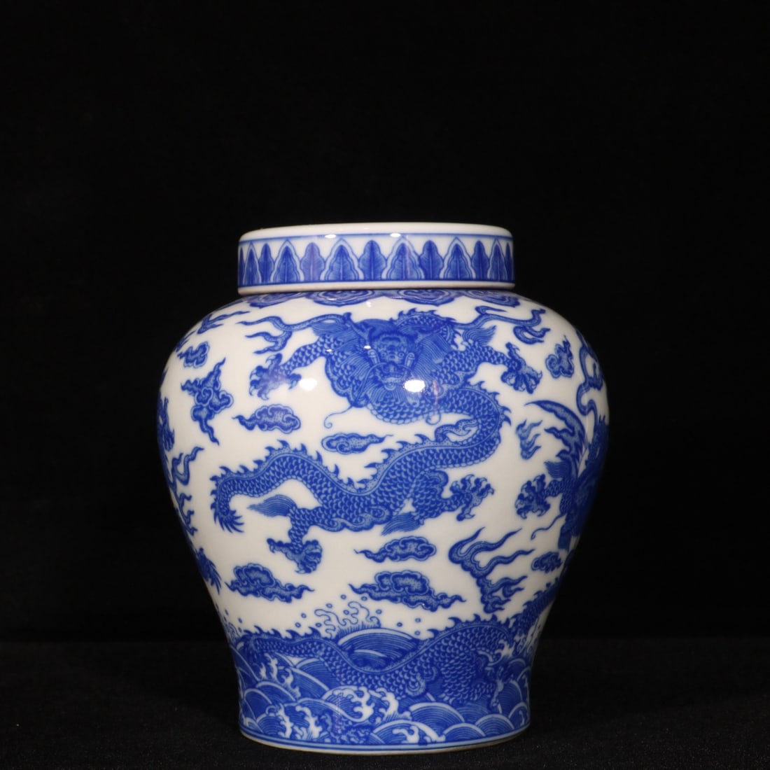 A Exquisite Blue and White Dragon Pattern Jar: A Exquisite Blue and White Dragon Pattern Jar,Qing Dynasty, China,Yongzheng Six-character Mark,Size:4.9inx4.3in