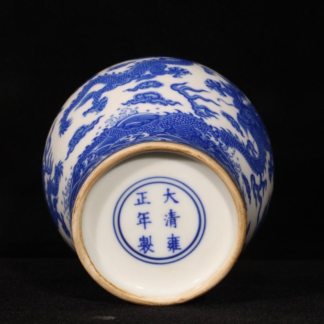 A Exquisite Blue and White Dragon Pattern Jar - 9