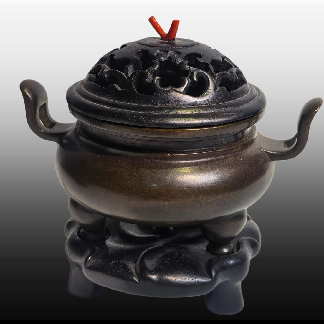 A Exquisite Coppery Double-Ears Tripod Censer: A Exquisite Coppery Double-Ears Tripod Censer,Qing Dynasty, China,With Mark,Size:4.7inx3.1inx3.9in,Weight:800g
