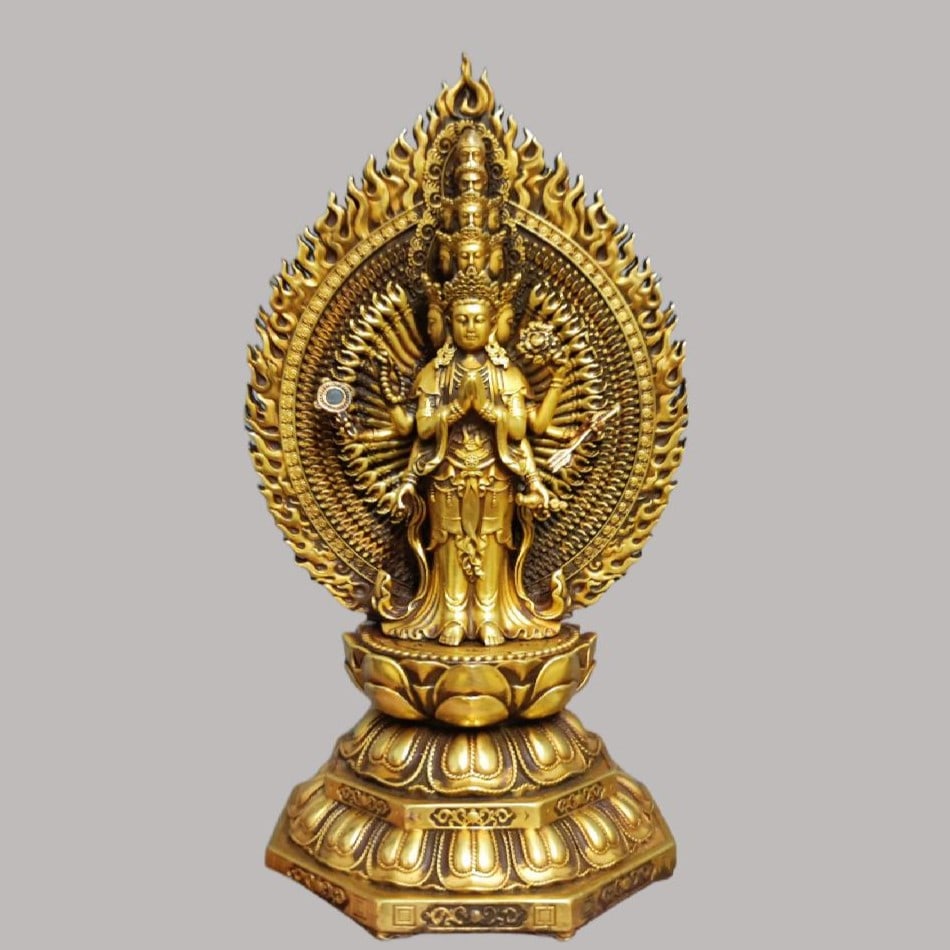 A Exquisite Gilt Bronze Statue of Avalokitesvara Ornament: A Exquisite Gilt Bronze Statue of Avalokitesvara Ornament,Ming Dynasty, China,Size:5.9inx3.5in,Weight:788g 铜鎏金观音摆件,中国明代