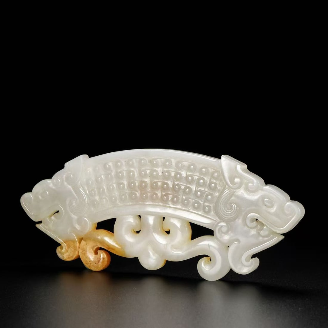 A Exquisite Hotan Jade Dragon Pattern Bi: A Exquisite Hotan Jade Dragon Pattern Bi,Han Dynasty, China,Size:2.8inx0.4inx2.6in,Weight:187g 和田玉龙璧,中国汉代