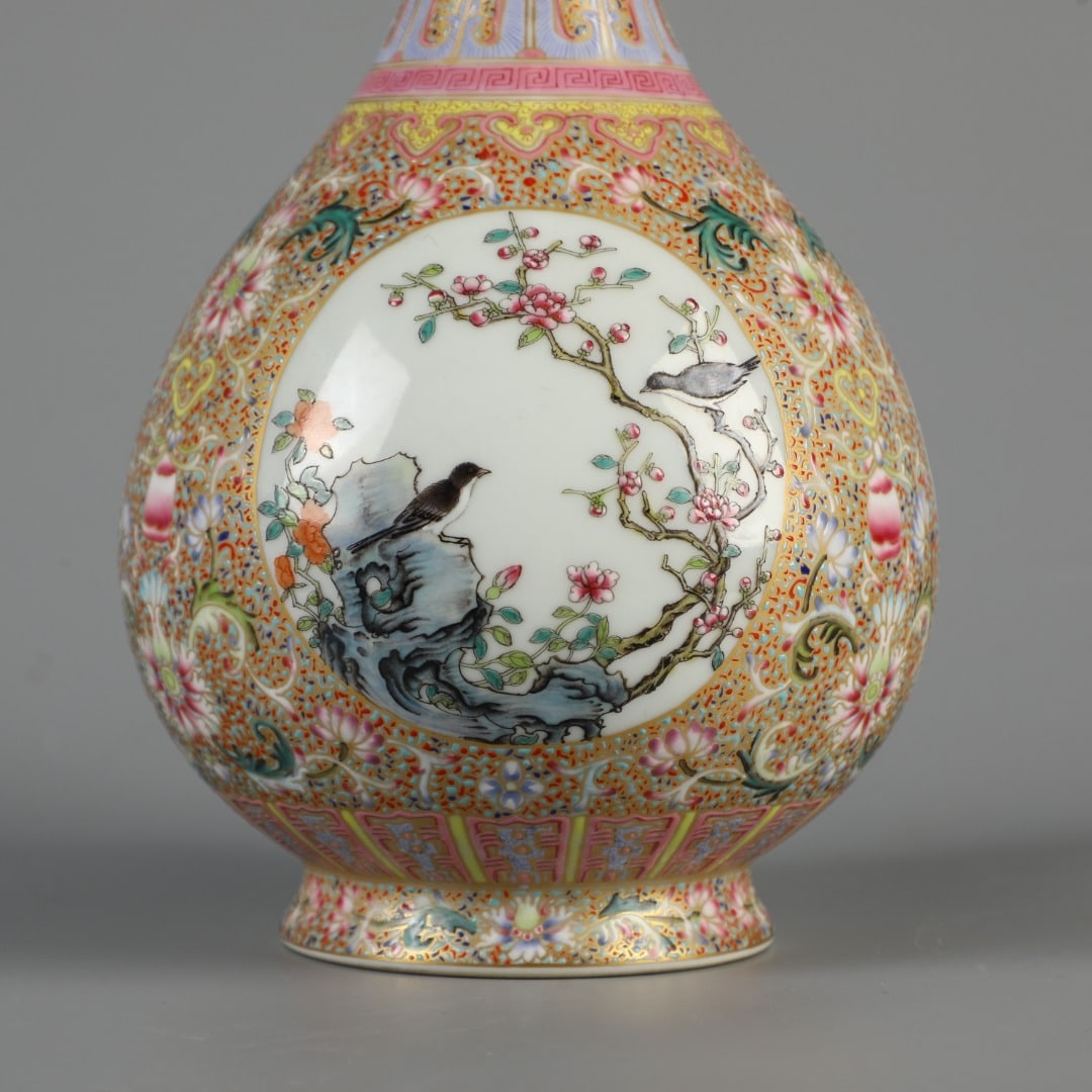 A Exquisite Enamel Flower and Bird Pattern Vase - 3