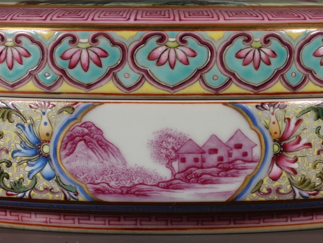 A Exquisite Enamel Figures Pattern Box - 3