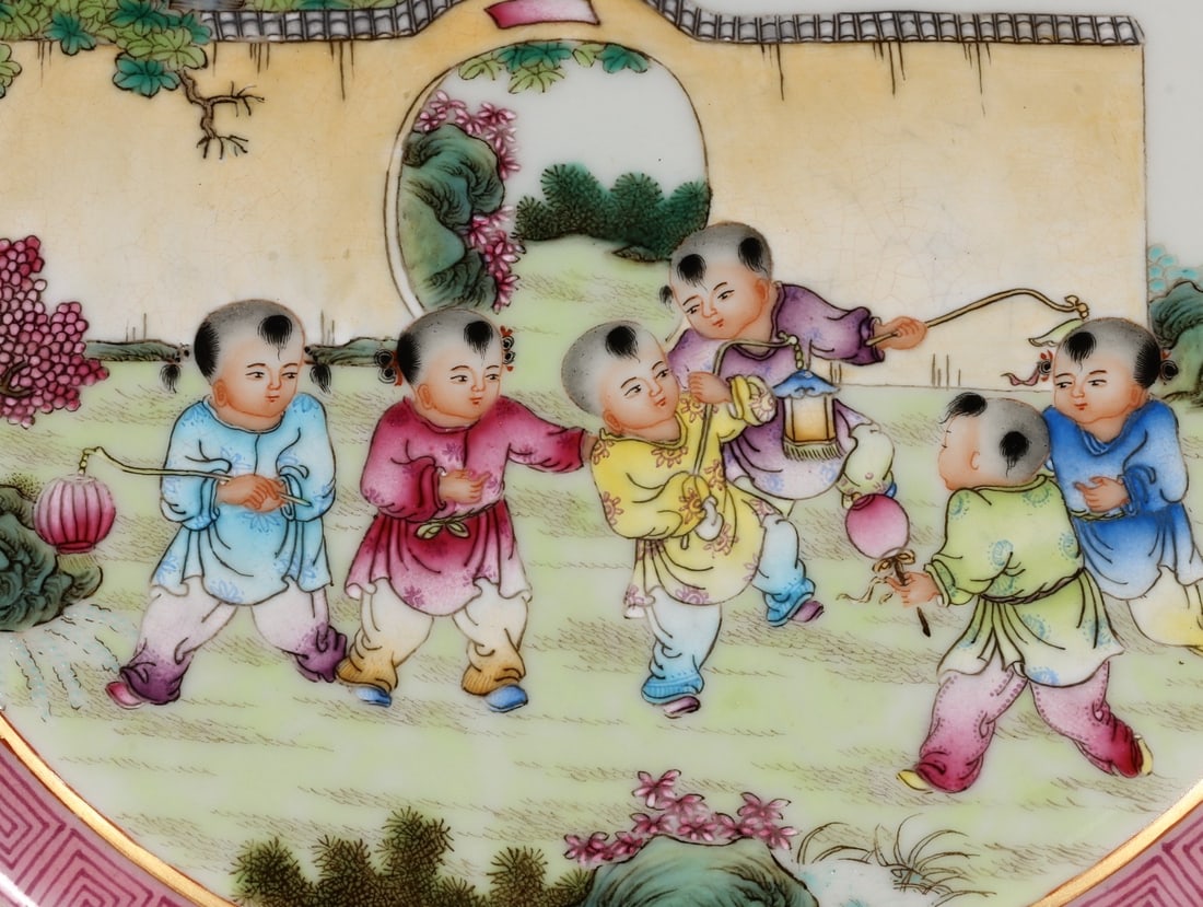 A Exquisite Enamel Figures Pattern Box - 8