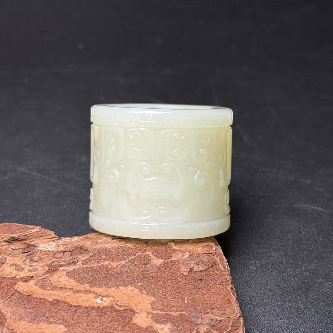 A Exquisite Hotan Jade Ruyi Pattern Thumb Ring - 2