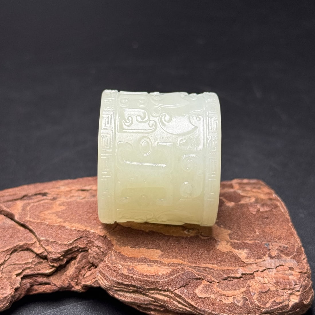 A Exquisite Hotan Jade Ruyi Pattern Thumb Ring - 3