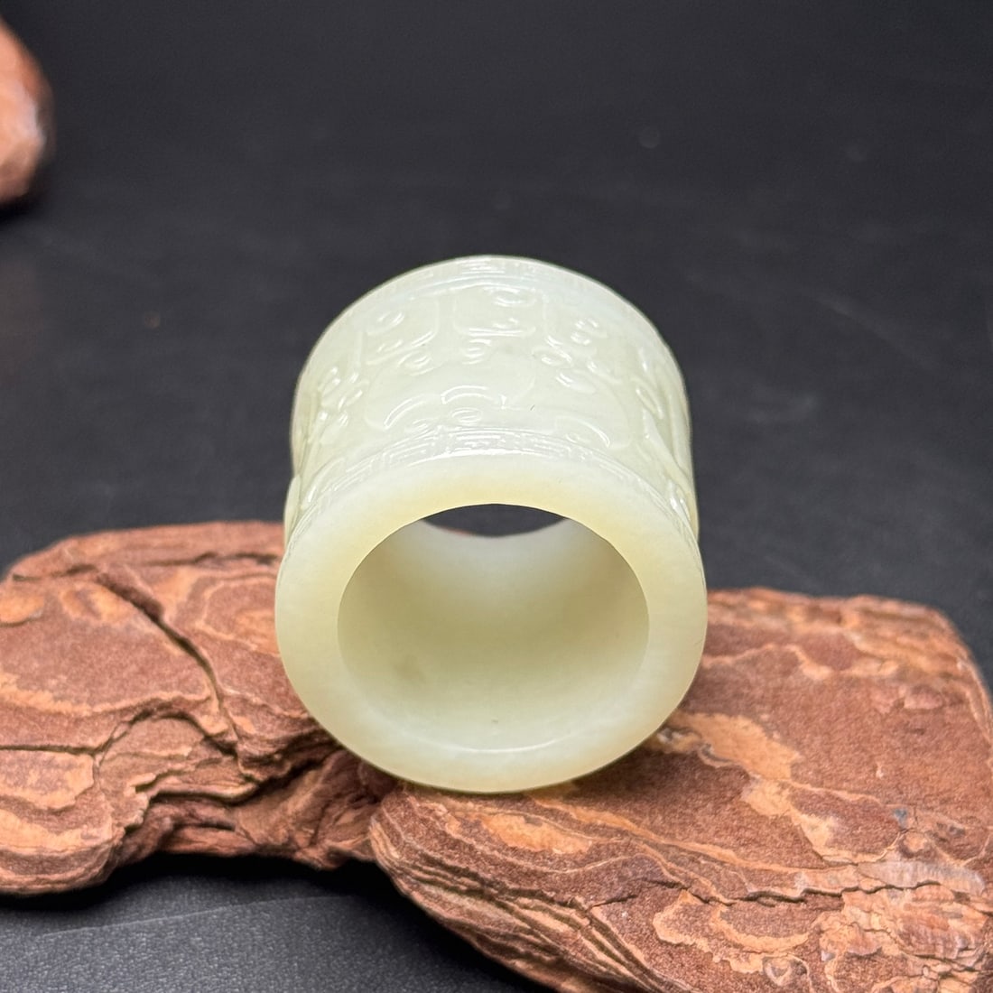 A Exquisite Hotan Jade Ruyi Pattern Thumb Ring - 4