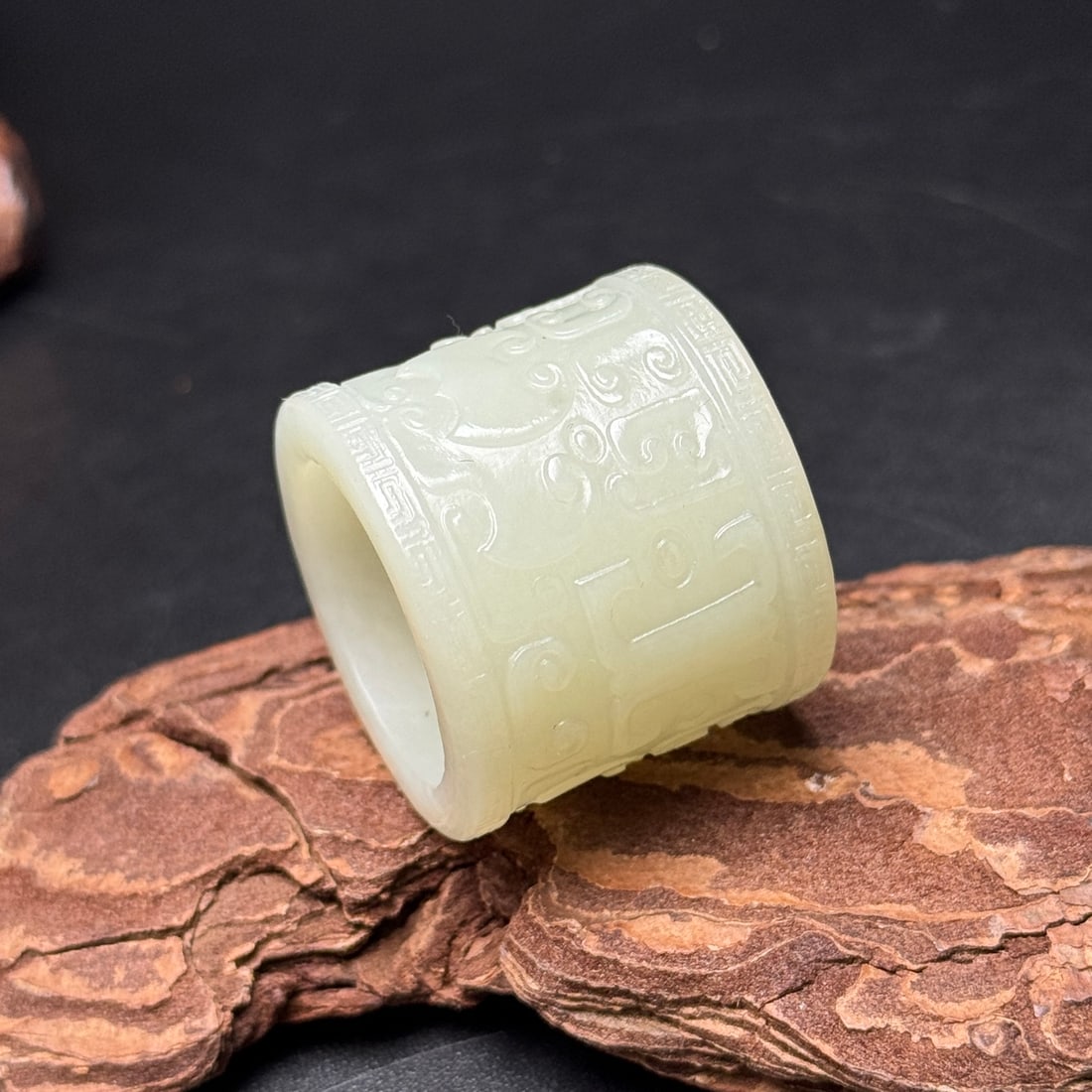 A Exquisite Hotan Jade Ruyi Pattern Thumb Ring - 5