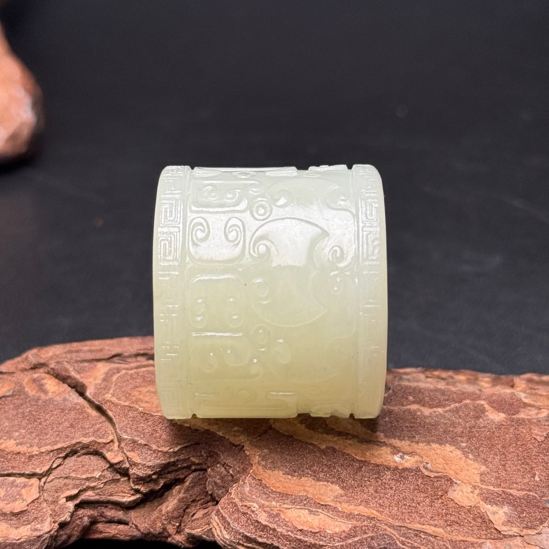 A Exquisite Hotan Jade Ruyi Pattern Thumb Ring - 7