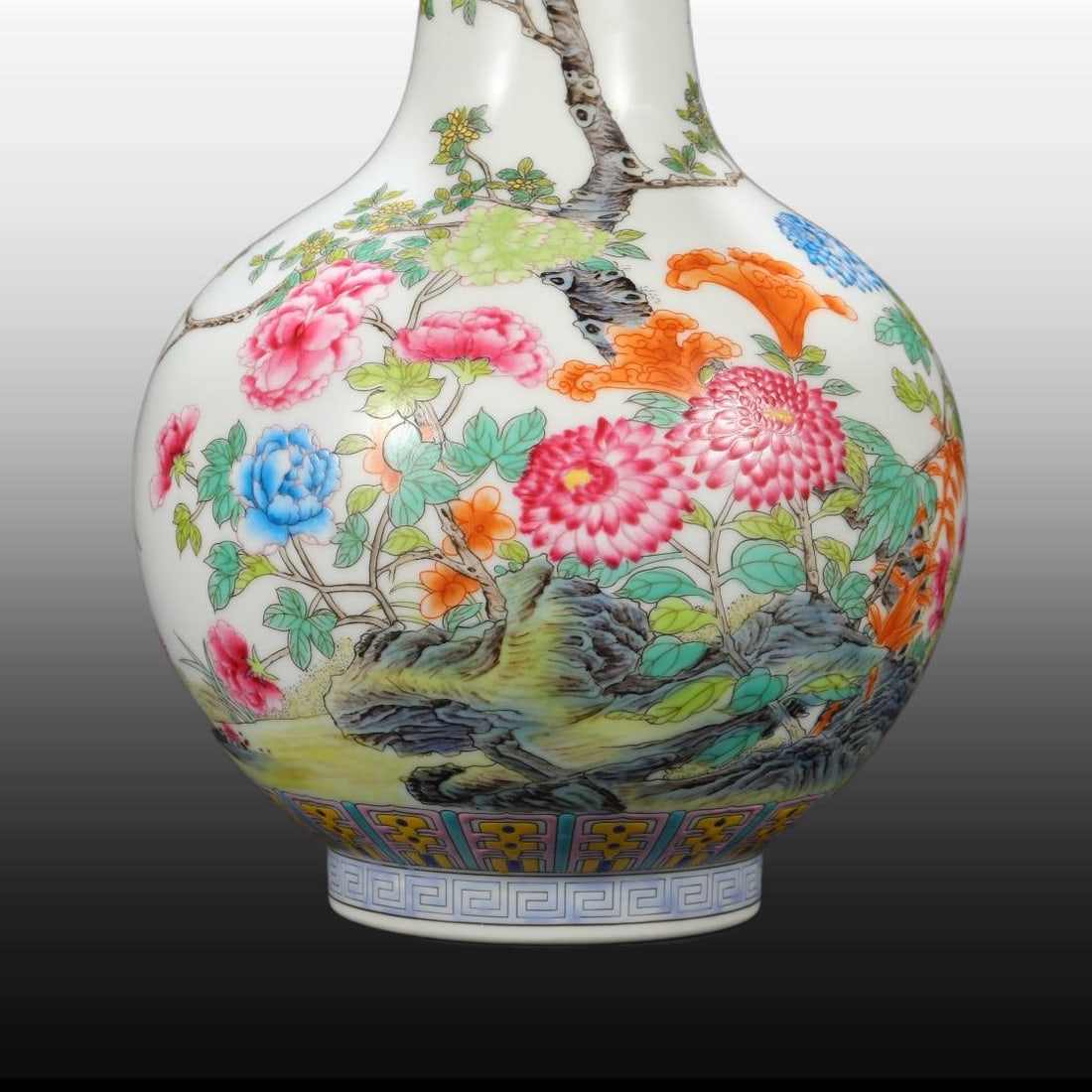 A Exquisite Enamel Flower Pattern Vase - 4