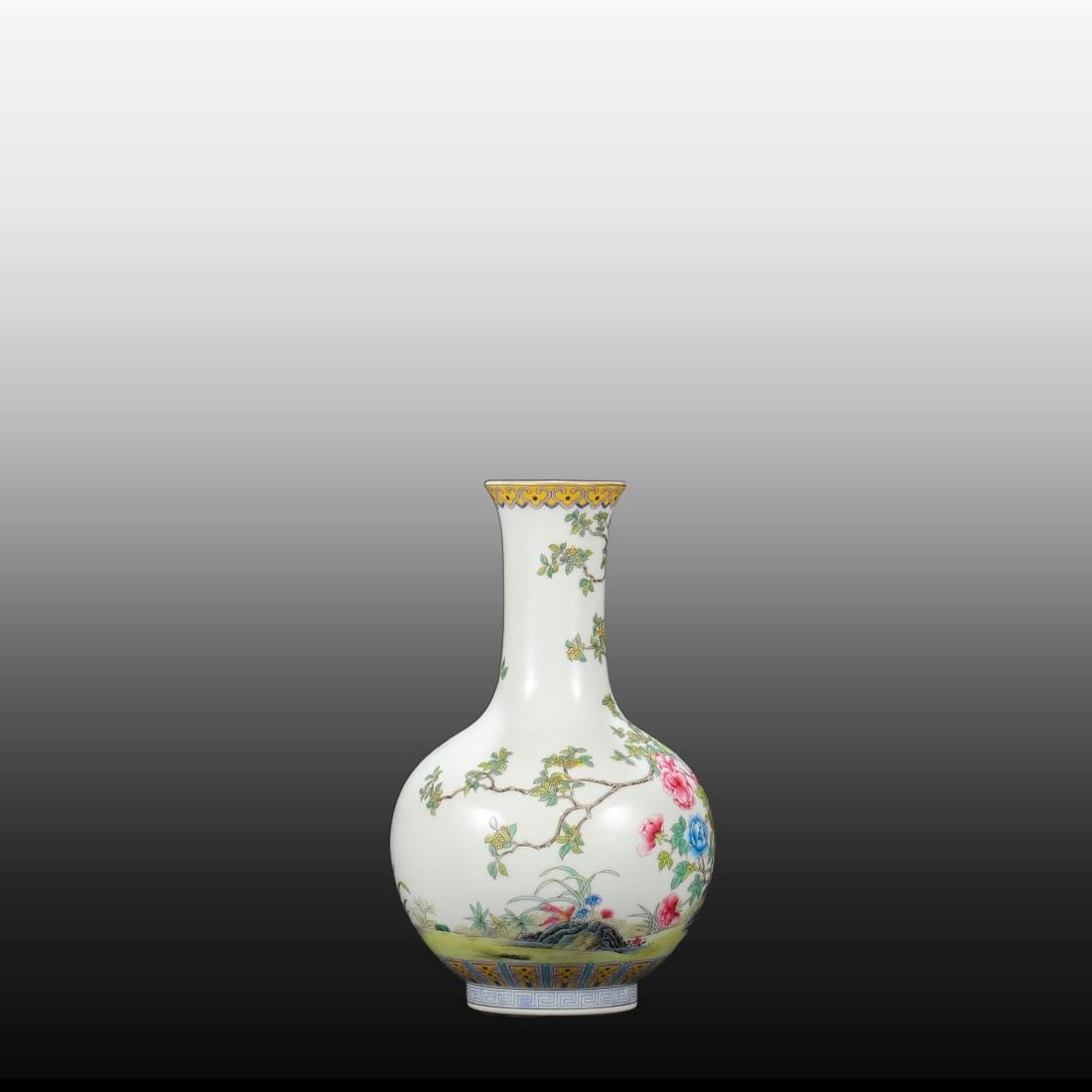 A Exquisite Enamel Flower Pattern Vase - 8