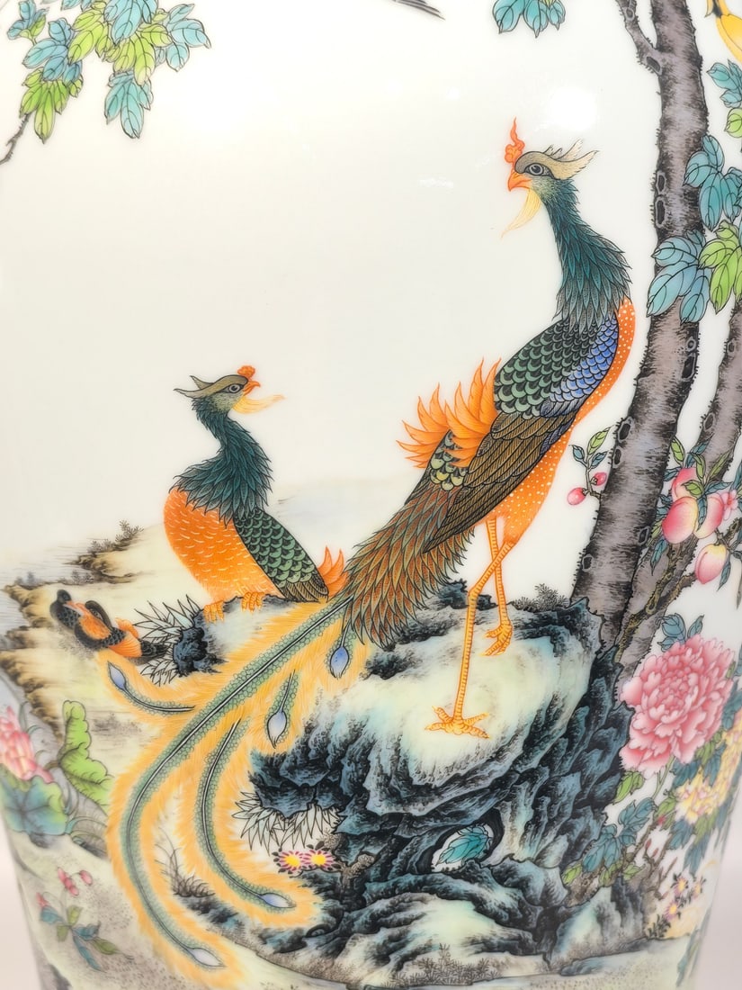 A Exquisite Enamel Flower and Bird Pattern Vase - 2