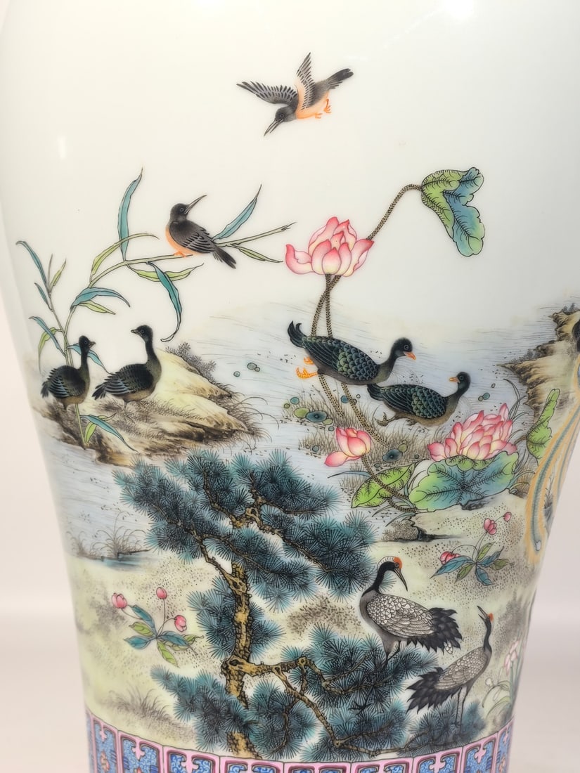 A Exquisite Enamel Flower and Bird Pattern Vase - 3