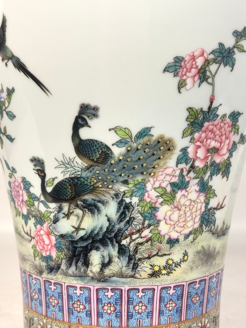 A Exquisite Enamel Flower and Bird Pattern Vase - 4