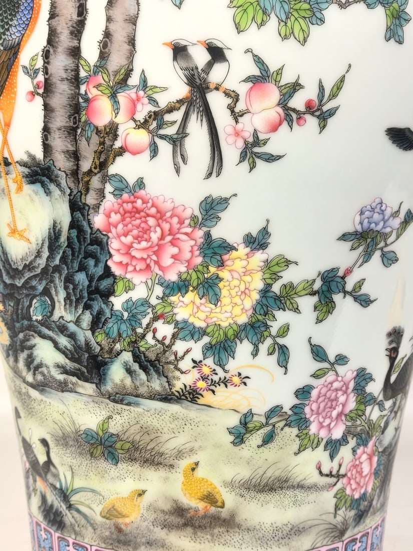 A Exquisite Enamel Flower and Bird Pattern Vase - 6