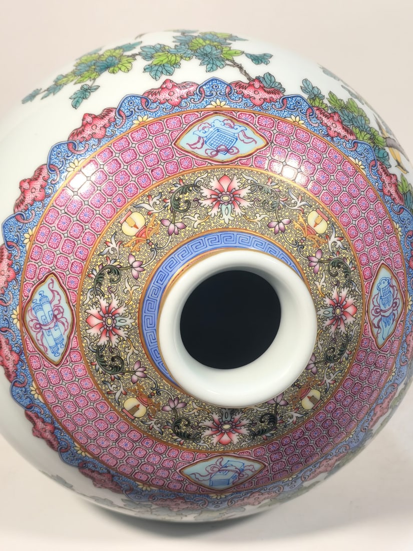 A Exquisite Enamel Flower and Bird Pattern Vase - 7