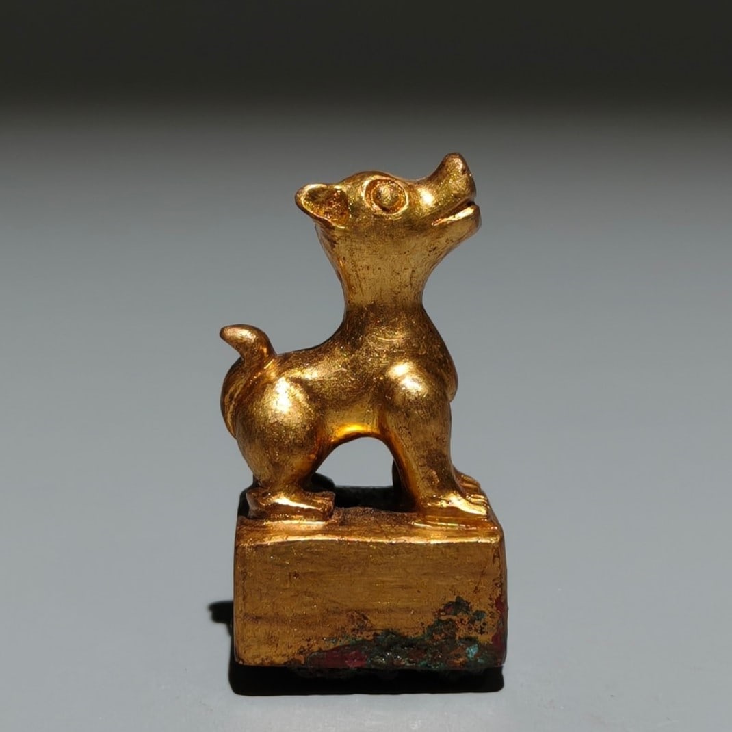 A Exquisite Gilt Bronze Auspicious Beast Seal: A Exquisite Gilt Bronze Auspicious Beast Seal,Han Dynasty, China,Size:1.6inx0.9inx0.8in,Weight:g 铜鎏金瑞兽印章,中国汉代