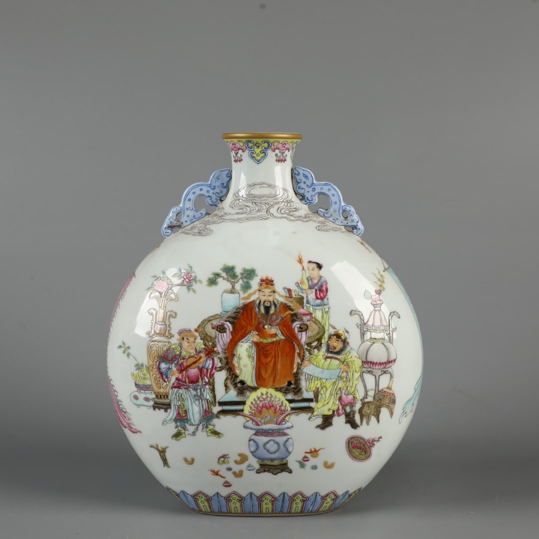 A Exquisite Famille-Rose Figures Pattern Vase: A Exquisite Famille-Rose Figures Pattern Vase,Qing Dynasty, China,Qianlong Six-character Mark,Size:12inx9.3in