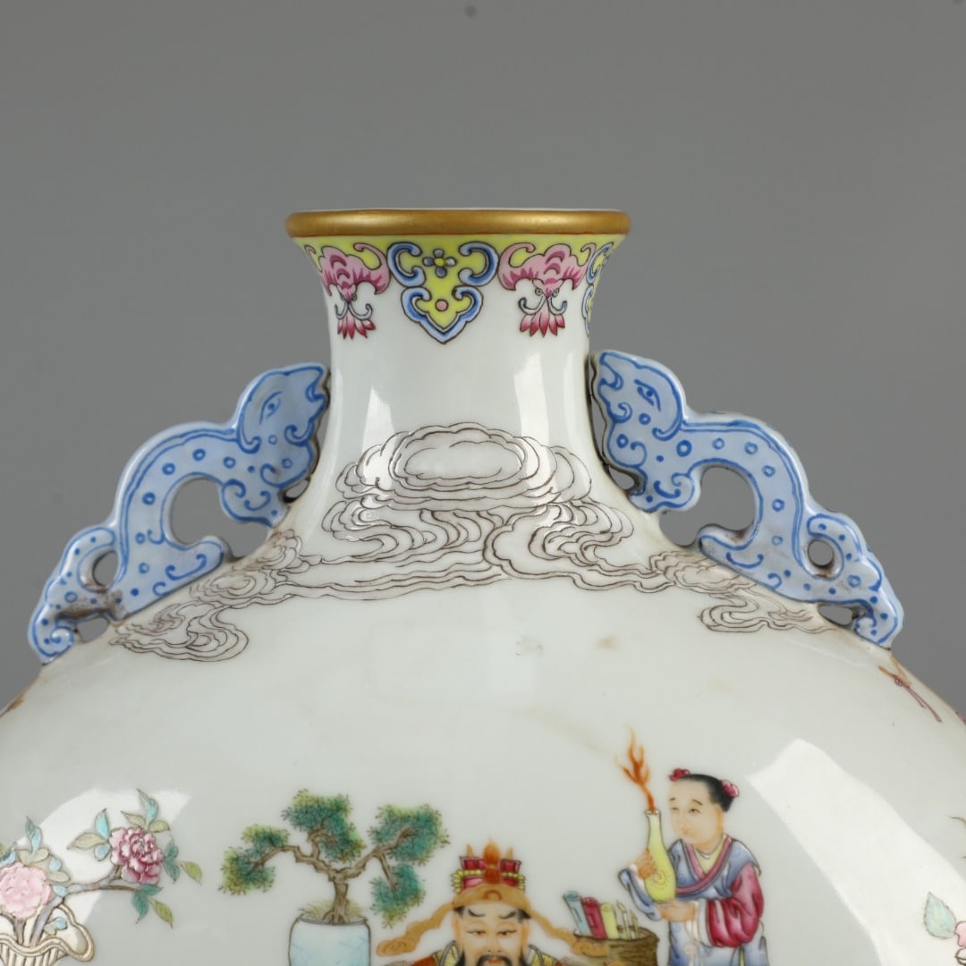 A Exquisite Famille-Rose Figures Pattern Vase - 2
