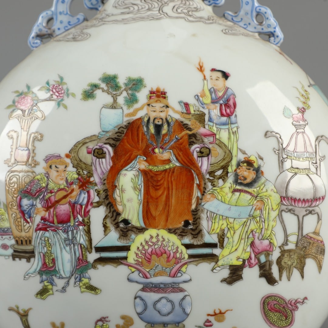 A Exquisite Famille-Rose Figures Pattern Vase - 4