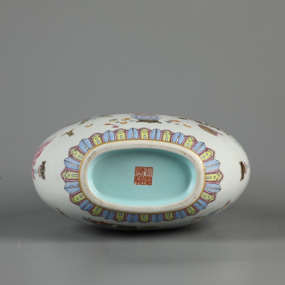 A Exquisite Famille-Rose Figures Pattern Vase - 9
