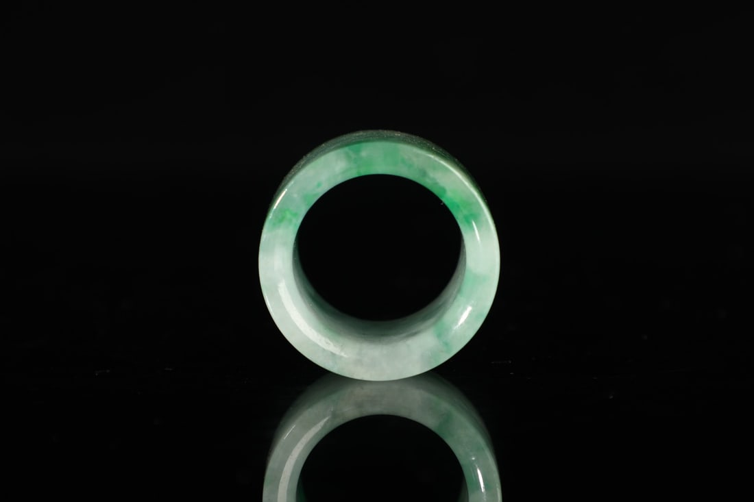 A Exquisite Jadeite Thumb Ring - 2