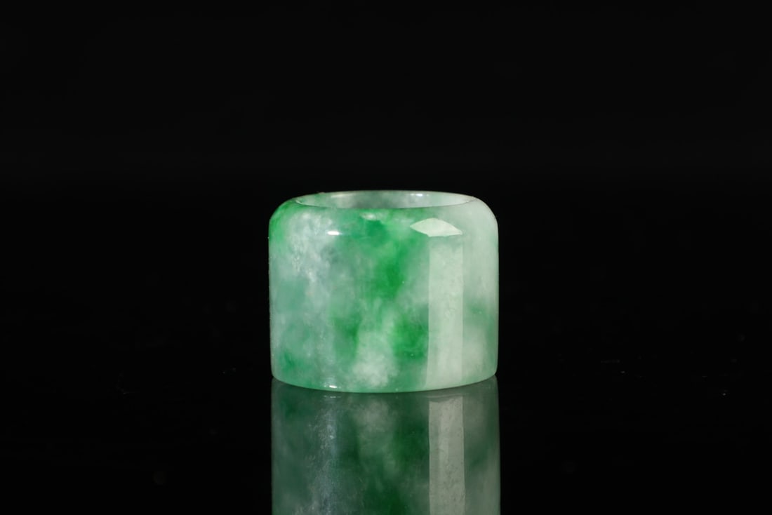 A Exquisite Jadeite Thumb Ring - 8